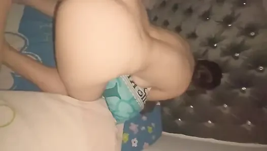 Kocası işteyken büyük götlü kızla seks yapıyor