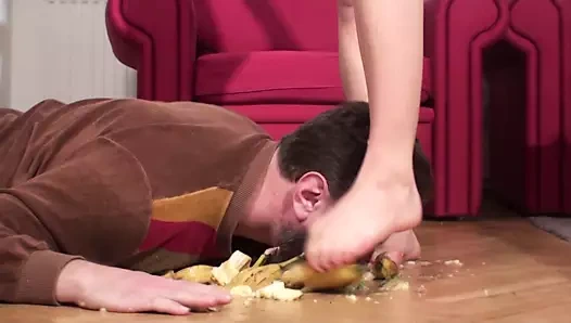 teen dominatrix joschi muz besleme ile aşağılıyor