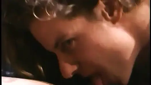 Çarpıcı sarışın Kaitlyn Ashley yeni en yüksek puanlı göğüsleri için kozmetik cerrahına minnettar olmak istiyor