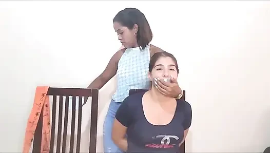 Gerçek hayat oda arkadaşı ilk kez ağzı tıkalı!