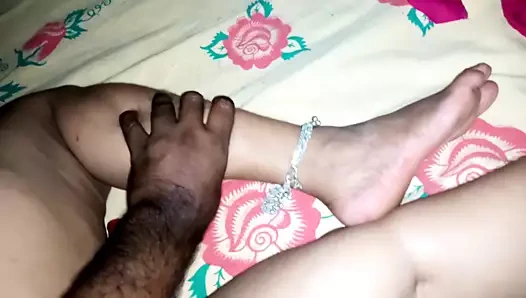 Soti hui yenge ki gand beni ungli kiya