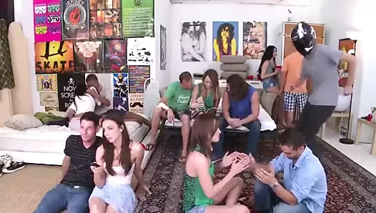 üniversite ev partisi