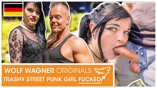 Genç doreen halka açık yerlerde sikini emdi! wolfwagner.com