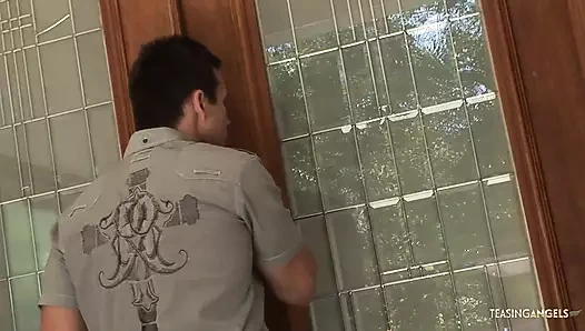 Arka bahçede çıplak bronzlaşan esmer görmek sekse yol açar