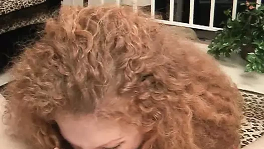 Harika esmer sürtük sert yarakla sikişiyor