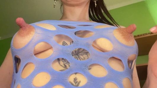 Bu meme uçları o kadar büyük ki en sevdiğim elbiseyi fileye çevirdiler