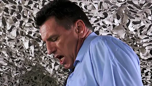 Yaramaz Hizmetçi Götünü Sert Siktiriyor