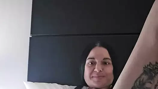 Emy Angel kendine dokunuyor ve oyuncağını 😝 ovuyor