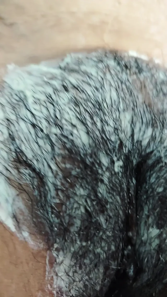 Hintli kadının temiz saç amcığı