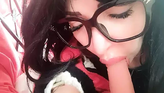 Bu güzel kaba kız çok geğiriyor