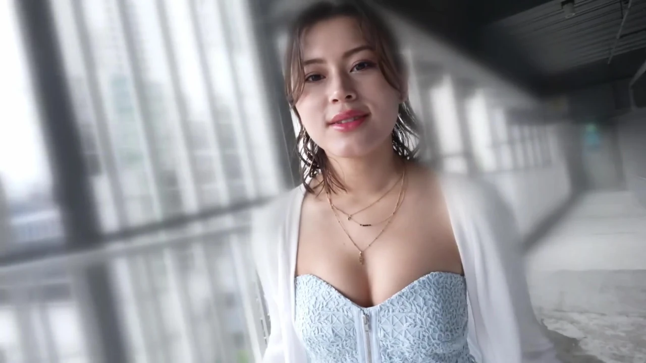 Cựu thư ký của một ngân hàng lớn của châu Âu, bây giờ là một sugarmomma hoạt động. Lần đầu tiên bỏ trốn trong một chuyến trở về Nhật Bản tạm thời.