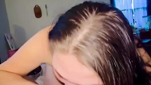 Sürtük tinder beyaz kız büyük zenci yarağını emiyor