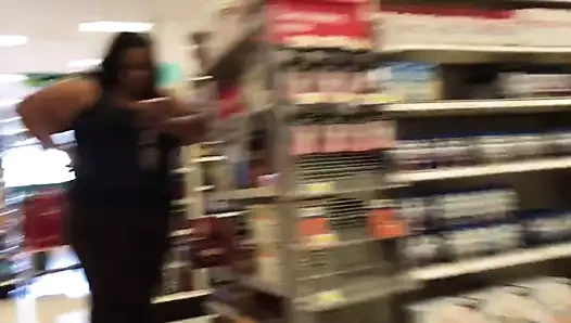 Çikolatalı taytlı genç erkek avcısı