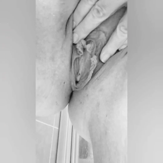 Derleme: işeme, göt fışkırtması, göt sikişi, yumruk sokma, elle muamele, mastürbasyon, amcık tamamen açık, yumruk sokma