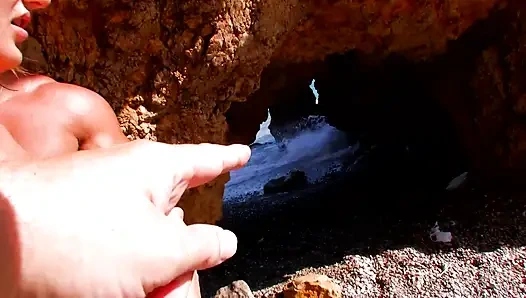 İlk pornomu açık havada yapıyorum, amım çok ıslak