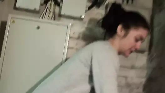 Bu Alman sürtük için bodrumda sikiliyor