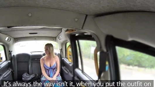 Sahte taksi adım anne ile büyük doğal memeler gets büyük İngiliz horoz