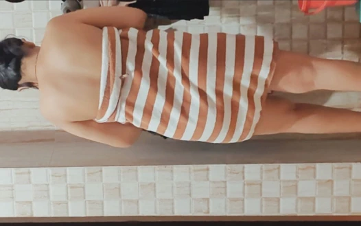 Büyük götlü latika banyoda çıplak