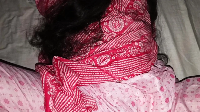 Büyük üvey erkek kardeşim 18 yaşındaki yeni bakire amcığımı sikiyor.