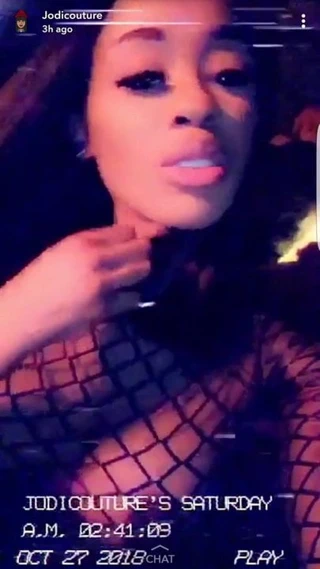 Çıplak ucube bir anda yoğun ilgi gören model7