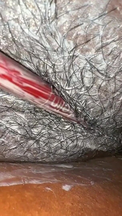 18+ genç üniversiteli kız sınıfta sıkı bakire amcığını yalıyor! | Klip 1