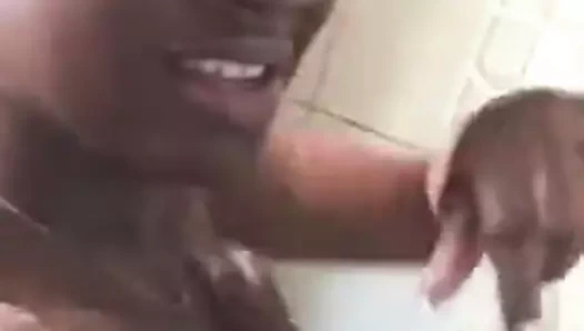 Bajan sürtüğüm o vücudu gösteriyor