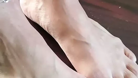 Olgun uzun ayak tırnakları