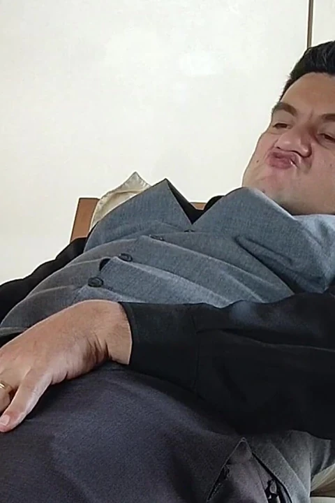 Yuri Gaucho aynanın önünde mastürbasyon yapıyor