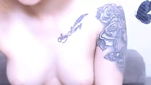 Şaşırtıcı bebek ile sıkı kedi parmak