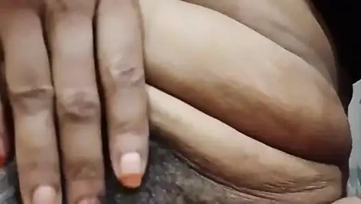 Urfi yenge xxx amcık sari ile parmaklıyor edepsiz Hintçe ses çıkarıyor