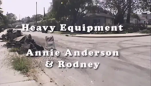 90'ların Büyük Memeli Porno Piliç Dağınık Yutuyor!