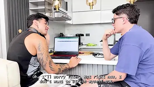 En İyi Arkadaşımın Büyük Üvey Annesiyle Video Oyunları Oynarken Sikiyorum - Naty Delgado