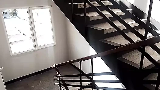 Merdivenlerde çıplak