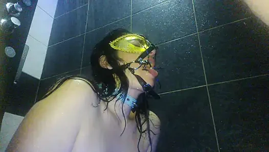 sidik içme ve aşırı özensiz gırtlağına kadar alma! Sürtük için sert eğitim!