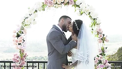 Gelinin bir horozu var