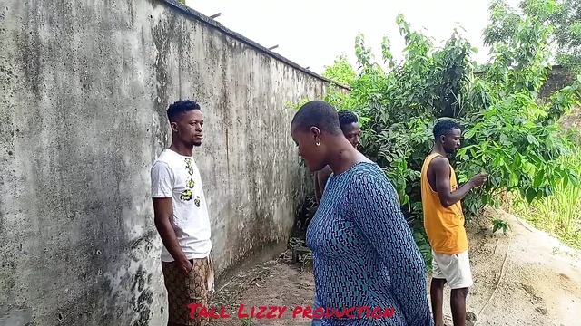 Тройничок на улице с моими соседями в дождливый день