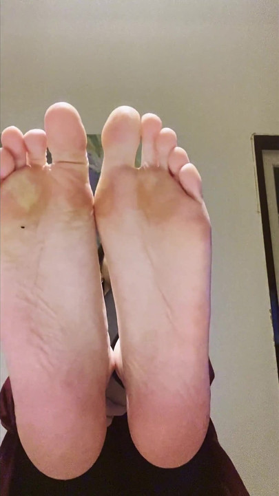 Yogadan sonra terli ayak toynağı çoraplarımı kokla ve yala