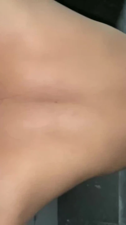 Эмоциональный момент из "Я трахнул подругу моего друга в ванной, также помочился на девушку"