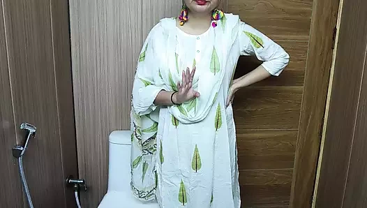 Banyoda üvey annemin lezzetli amını deniyorum. Tam Video