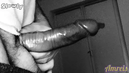 Uzun gece prezervatifle mastürbasyon yapıyor.