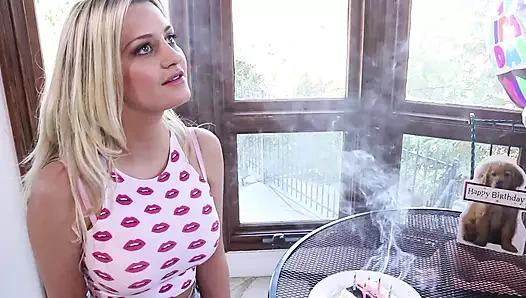 Alana Evans ve Sienna Day, orta yaşlı seksi kadın ve bebek tabu lezbiyenler