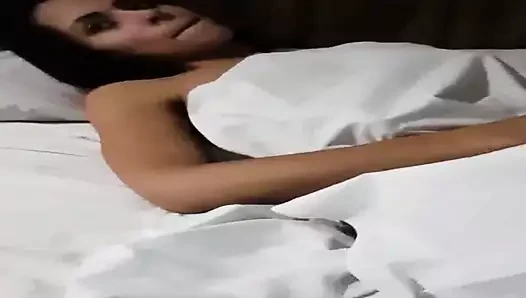 Gostosa na cama querendo rola