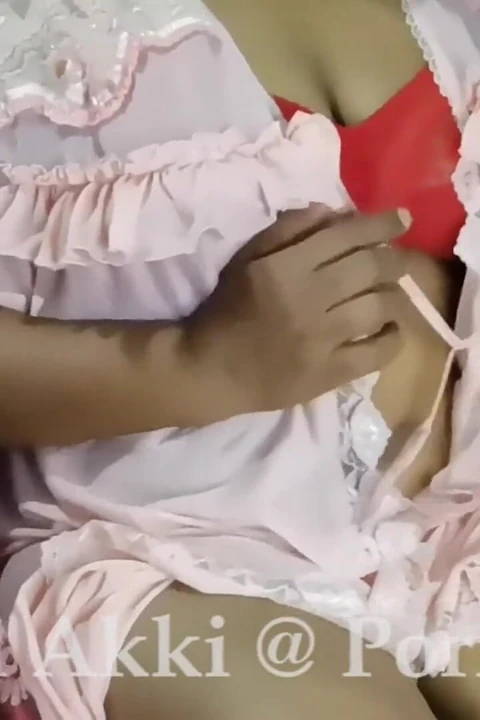 Sri Lankalı olgun orta yaşlı seksi kadın erkek arkadaşıyla web kamerasında seks eğlencesi