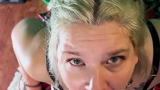 Yüze boşalma cumaları eğlencelidir.