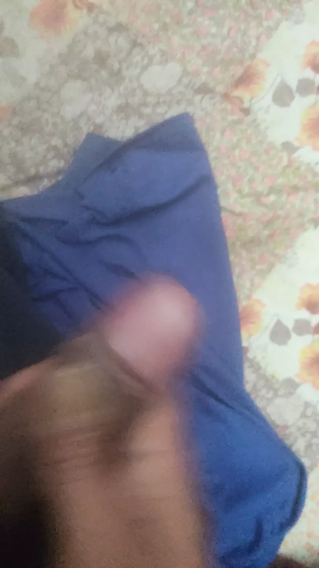 Büyük yarak binmenin tadını çıkarmak için oynuyor