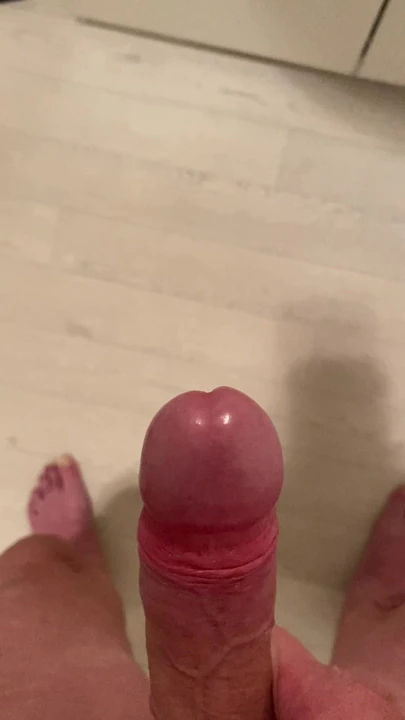 Yarağımı okşuyor