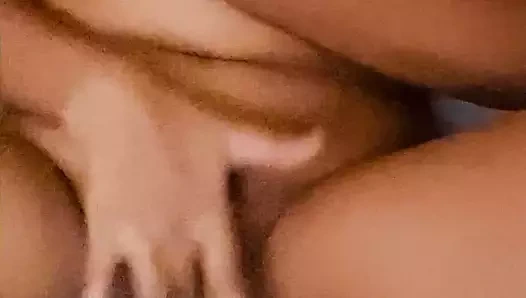 Hintli üniversiteli kız mastürbasyon yapıyor