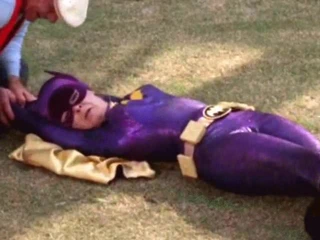 Batgirl - kedi bıyıkları esareti