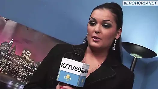 Üç seksi kızla ateşli grup seks