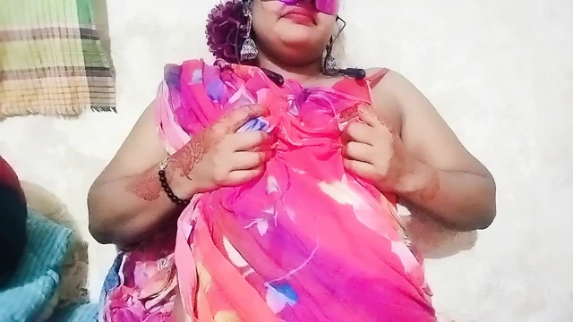 Bangladeşli ateşli gril amını parmaklıyor